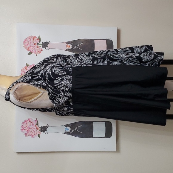 Island Escape Black and White One Piece Swimsuit - Picture 5 of 15